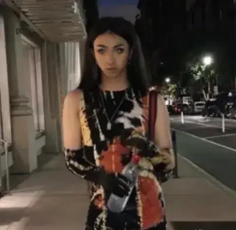 娱乐八卦吃瓜少女是谁啊,她是如何成为网络红人的？